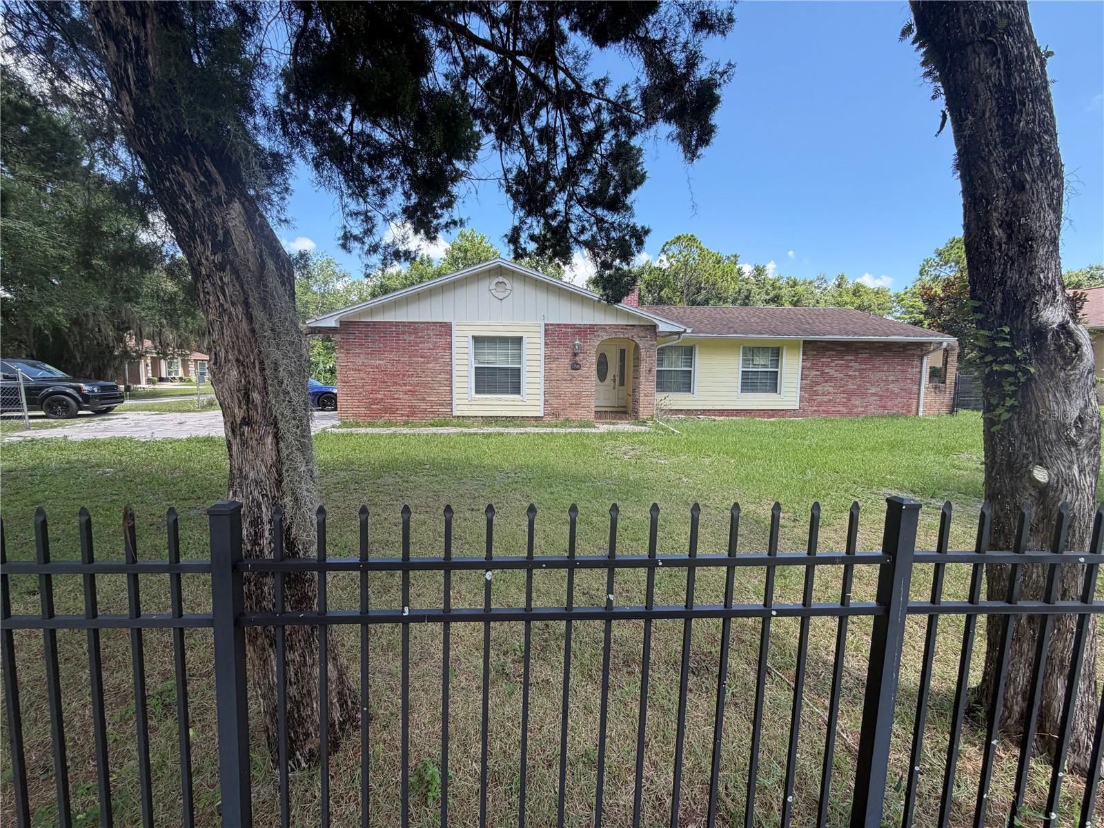 PALM LAKES ESTATES - Residential