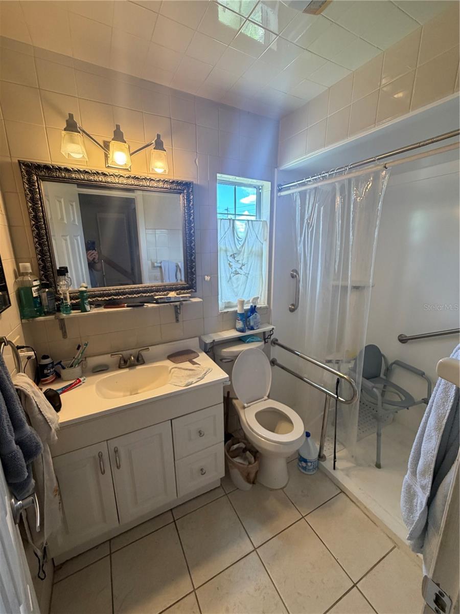 PALM LAKES ESTATES - Residential
