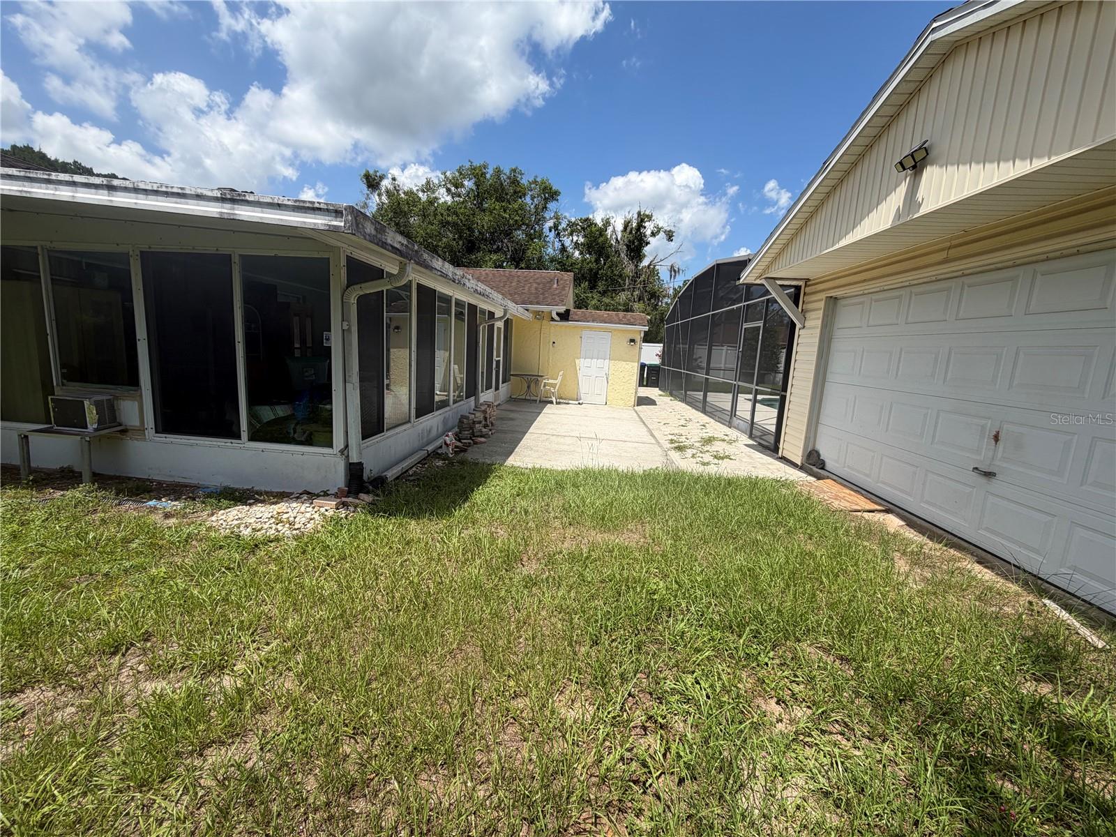 PALM LAKES ESTATES - Residential