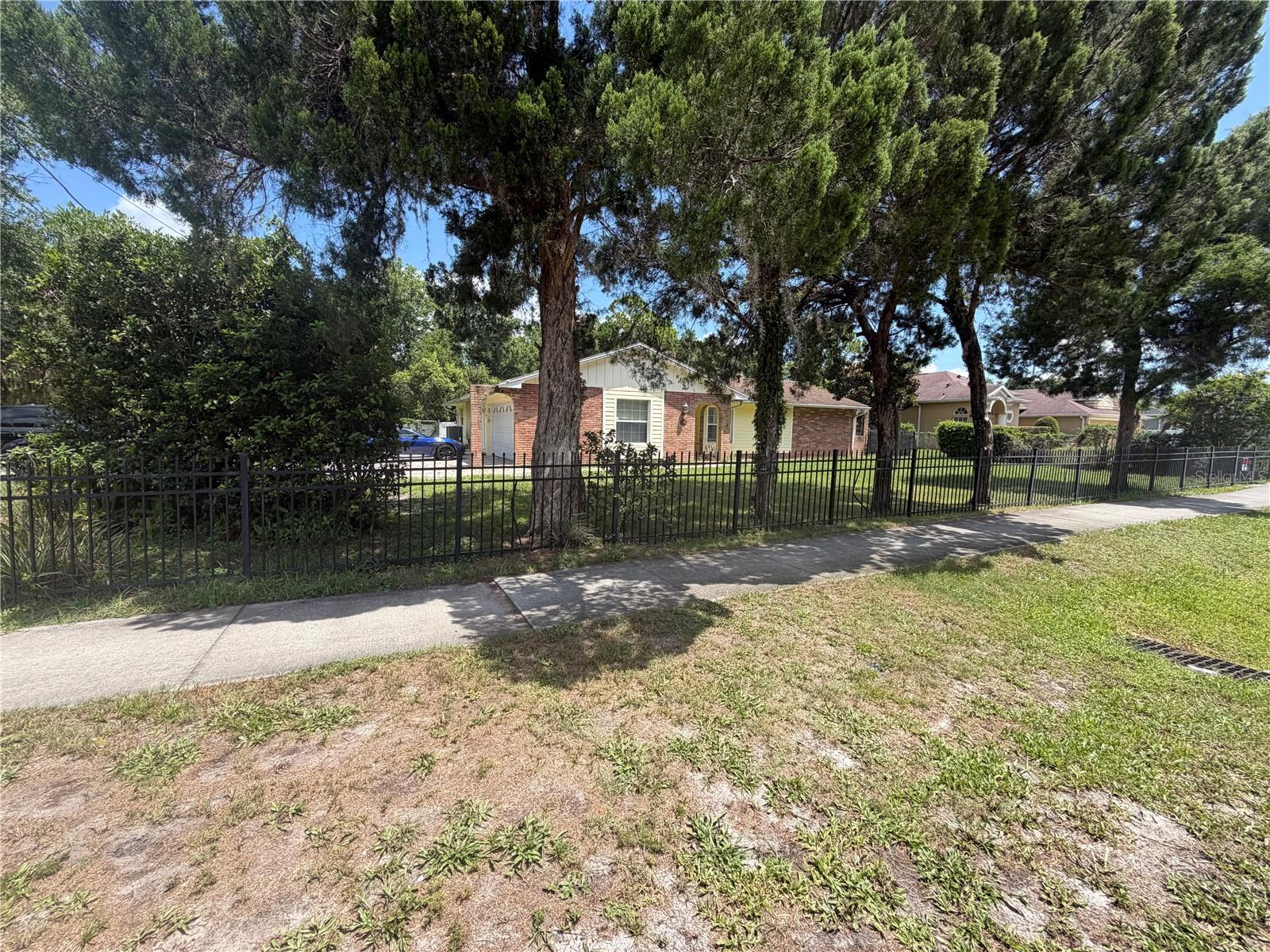 PALM LAKES ESTATES - Residential