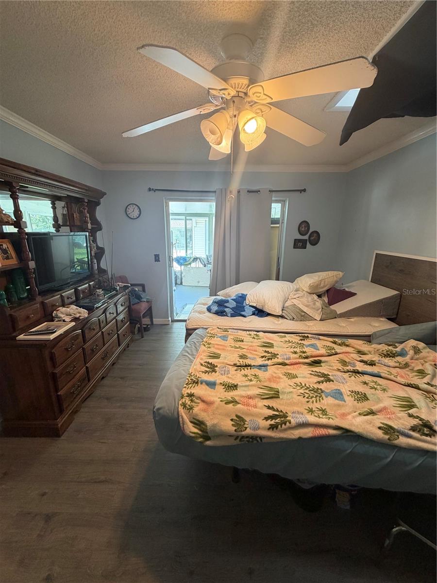 PALM LAKES ESTATES - Residential