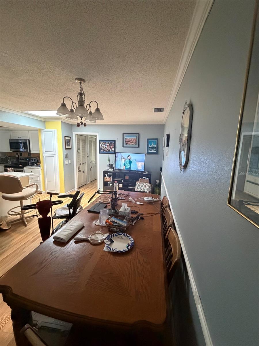 PALM LAKES ESTATES - Residential