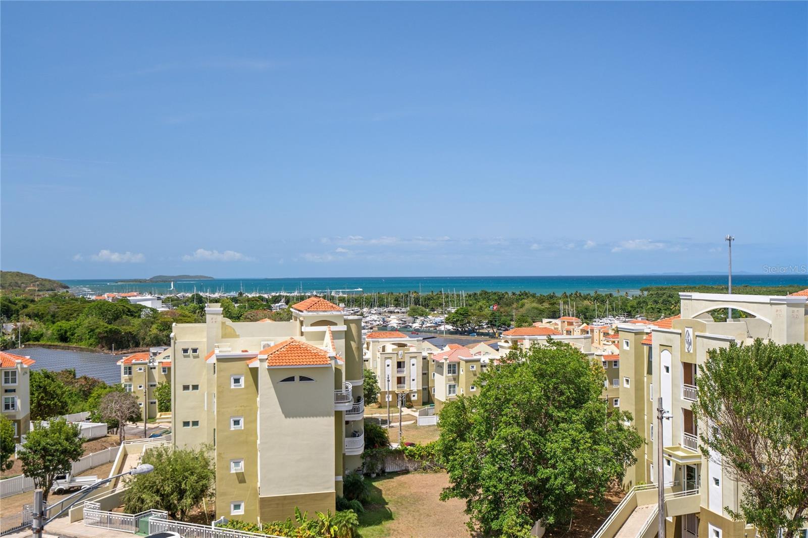 COND. CASTILLOS DEL MAR - Residential