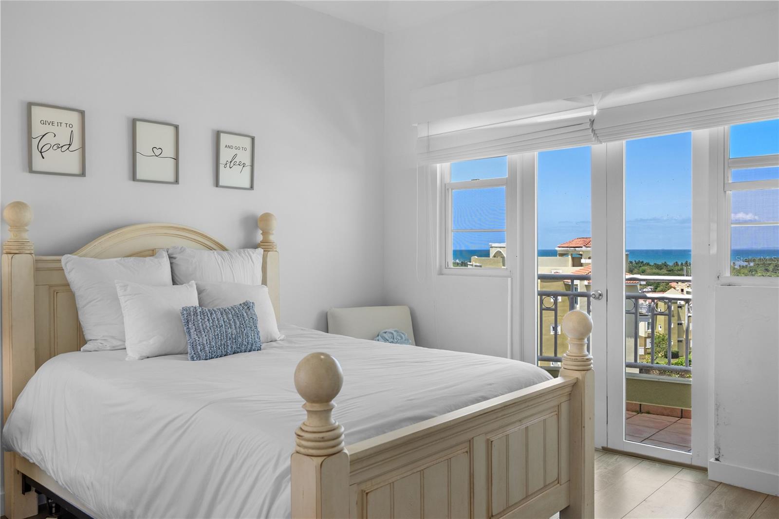 COND. CASTILLOS DEL MAR - Residential