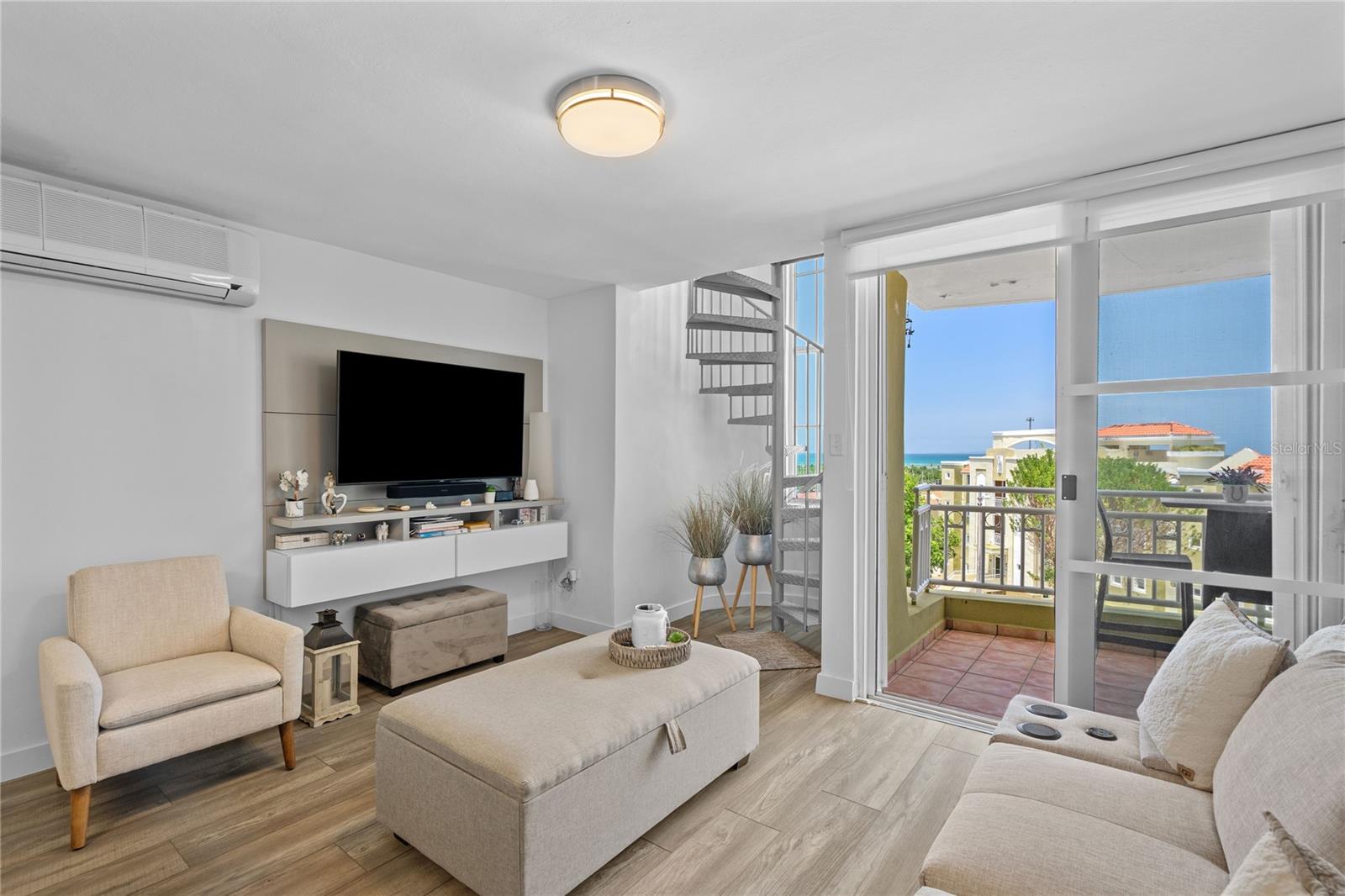 COND. CASTILLOS DEL MAR - Residential