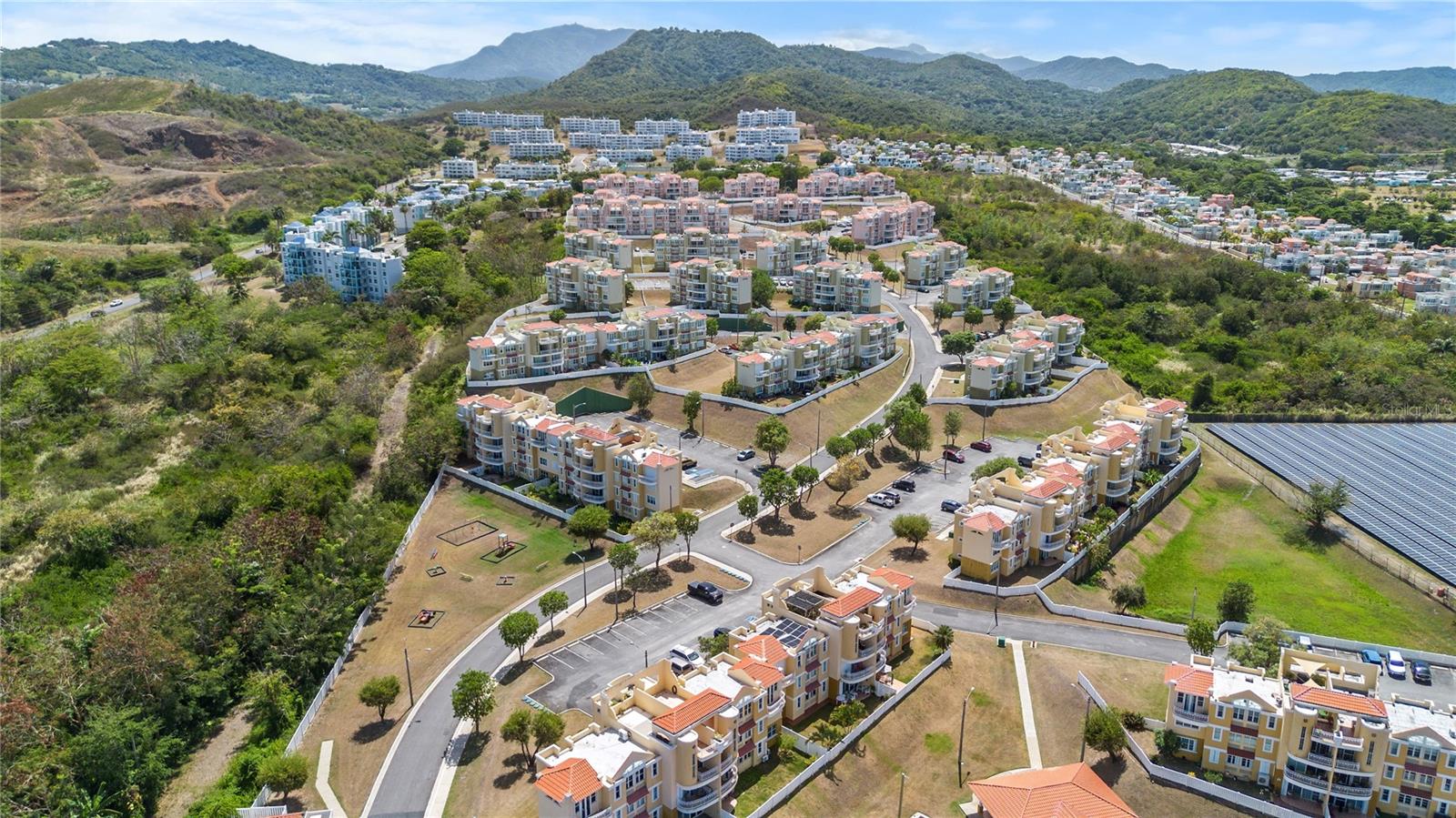 COND. CASTILLOS DEL MAR - Residential