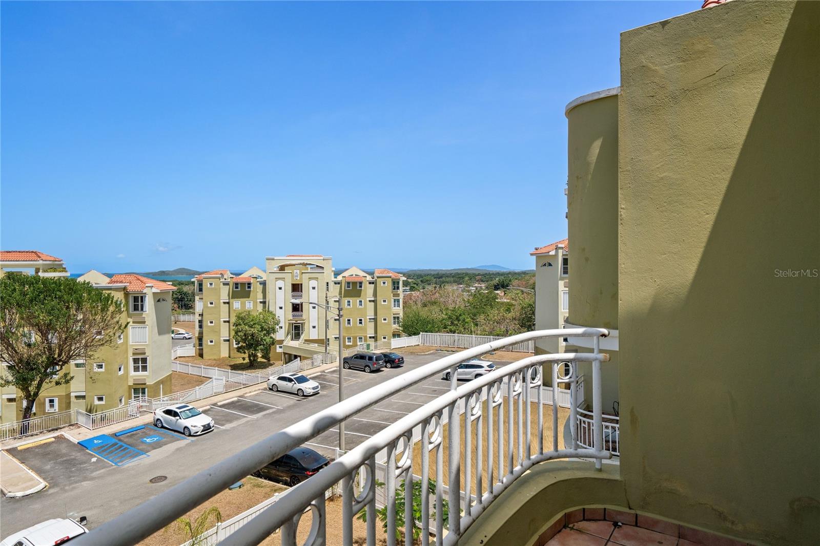 COND. CASTILLOS DEL MAR - Residential