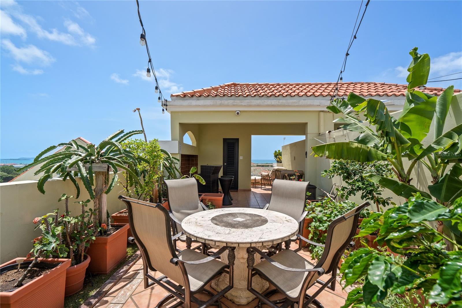 COND. CASTILLOS DEL MAR - Residential