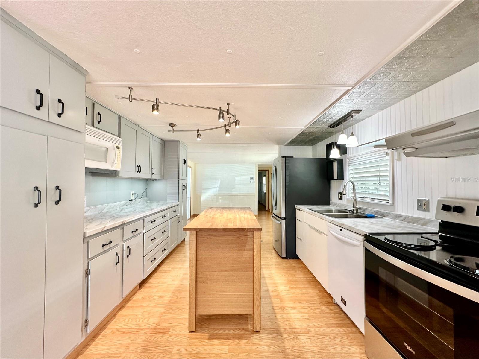 BONFIRE MOBILE HOME VILLAGE SUB - Residential