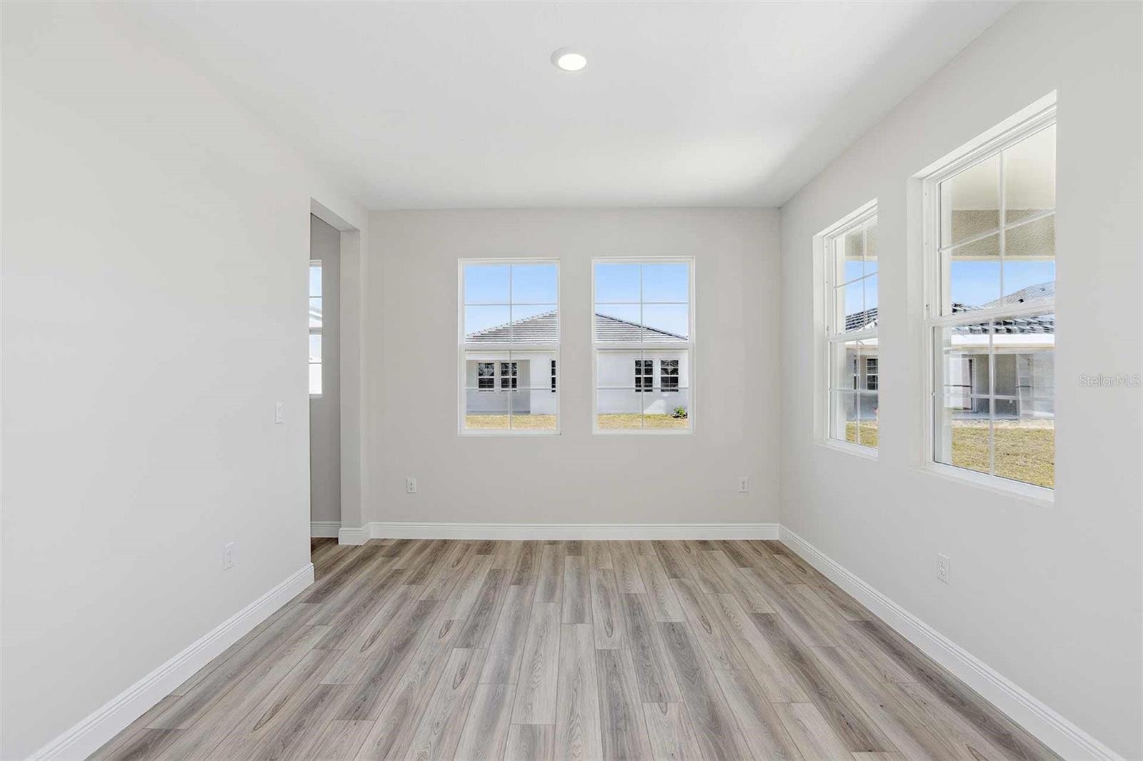 PASADENA WOODS - Residential