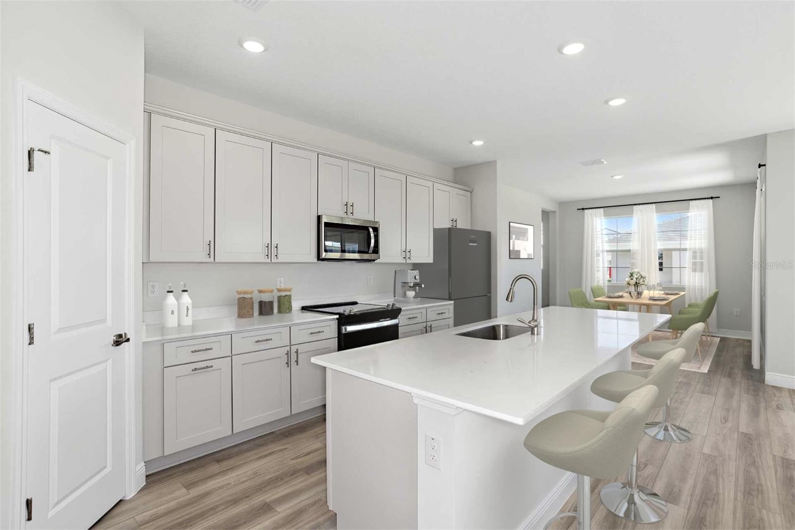 PASADENA WOODS - Residential