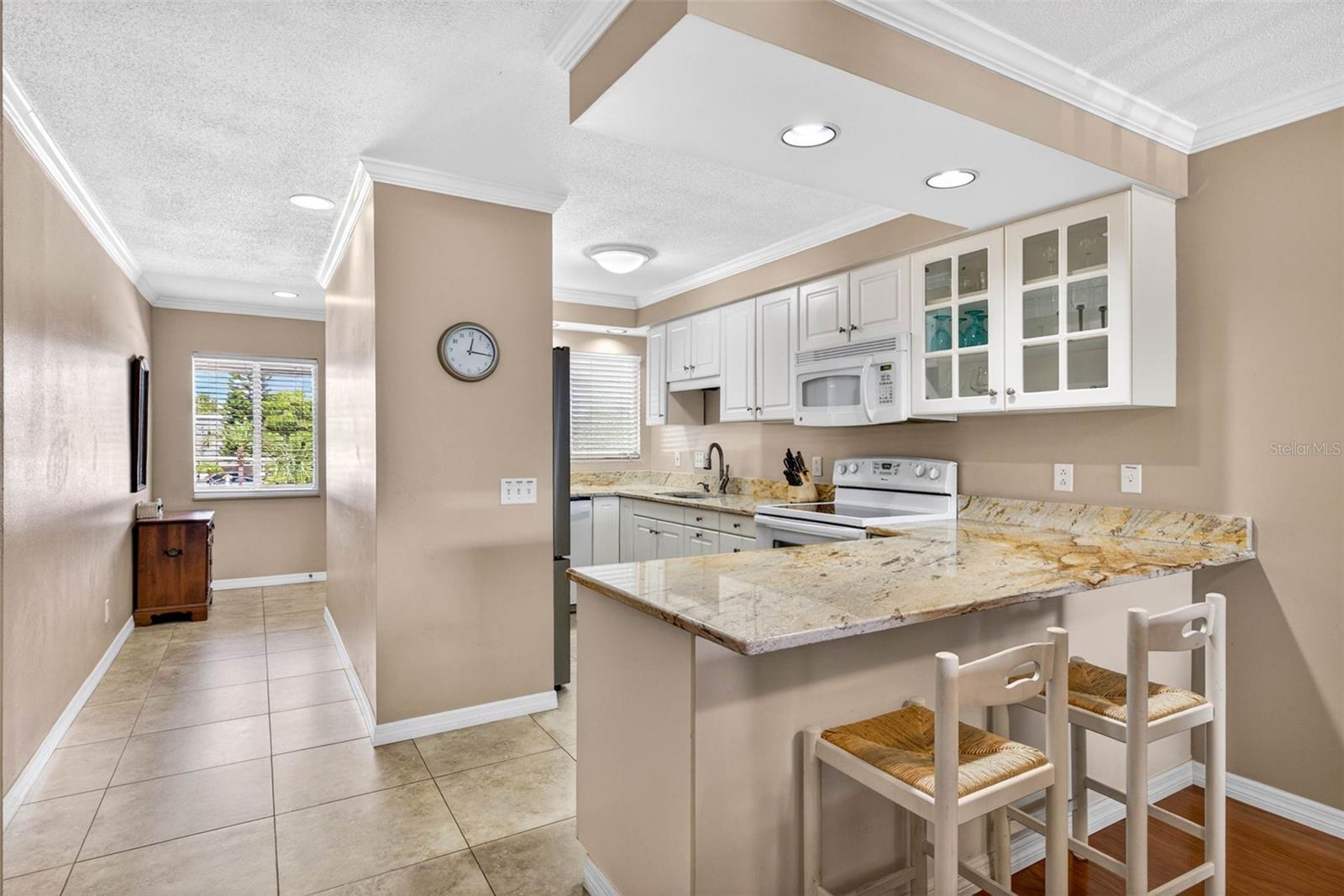 BAL HARBOUR CHATEAUX CONDOMINI - Residential