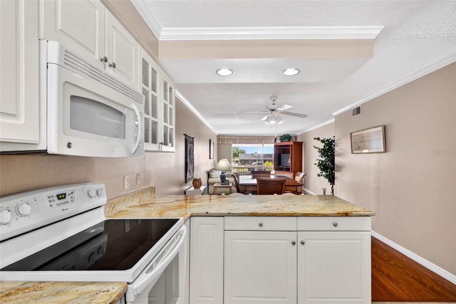 BAL HARBOUR CHATEAUX CONDOMINI - Residential