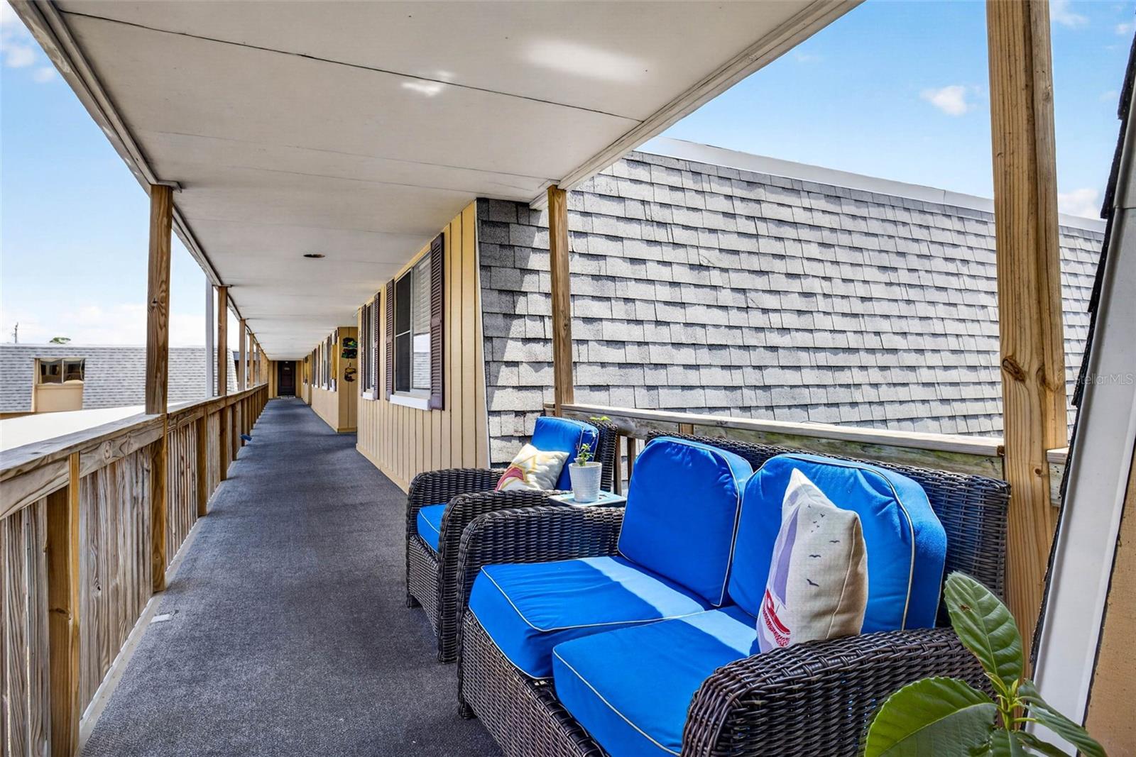 BAL HARBOUR CHATEAUX CONDOMINI - Residential