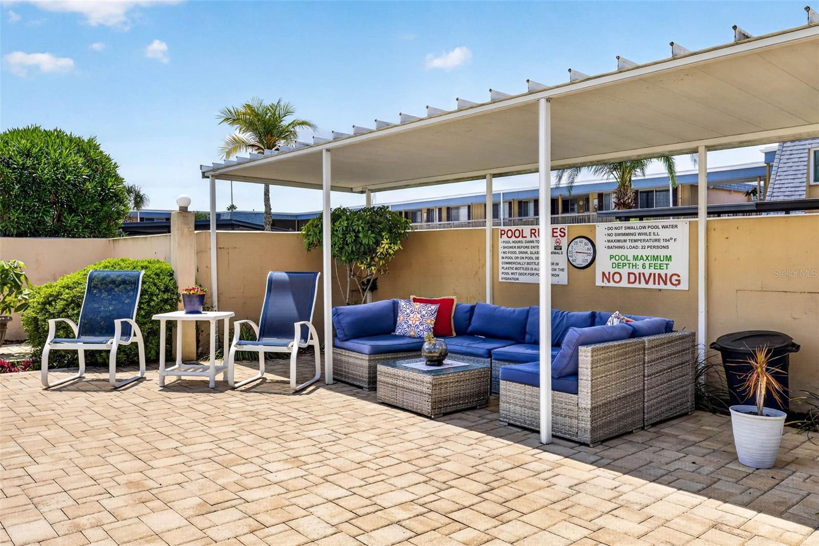 BAL HARBOUR CHATEAUX CONDOMINI - Residential
