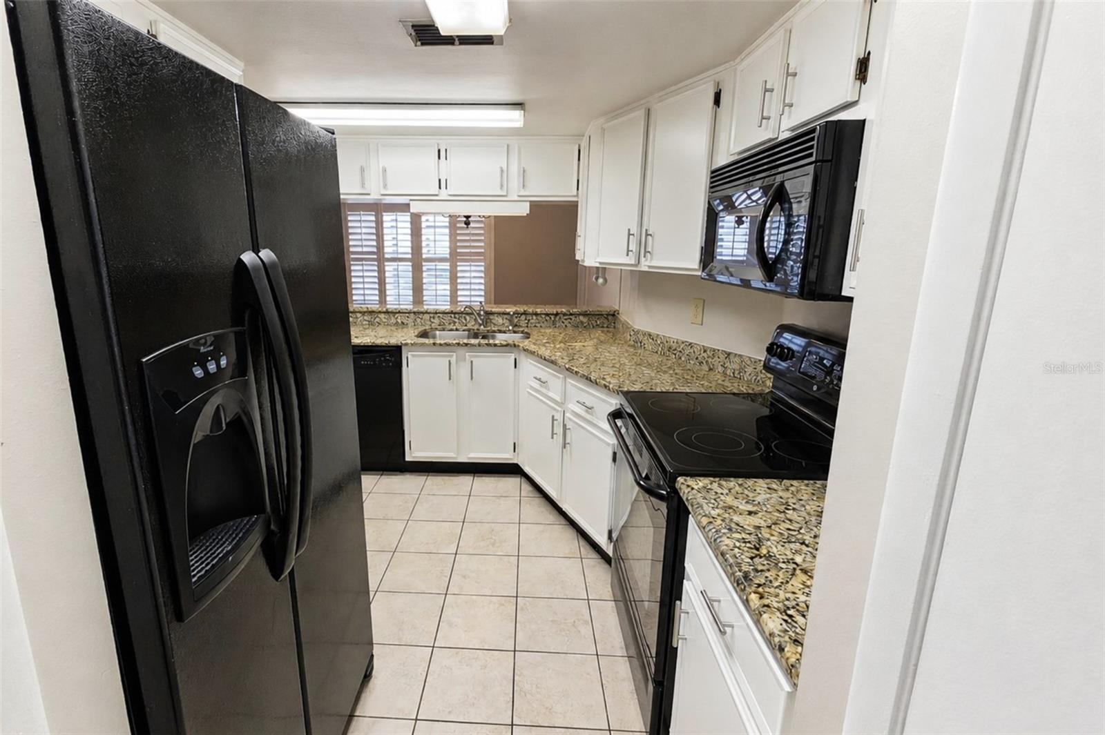 NORTH OAKS CONDO IV - Residential