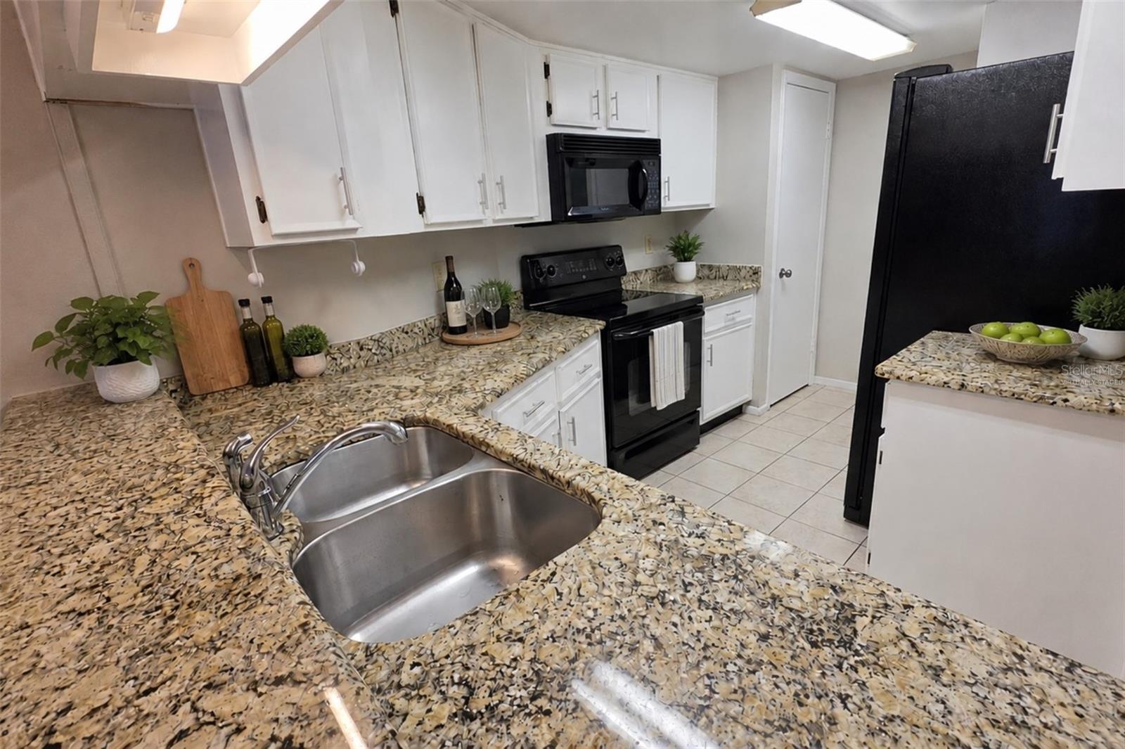 NORTH OAKS CONDO IV - Residential