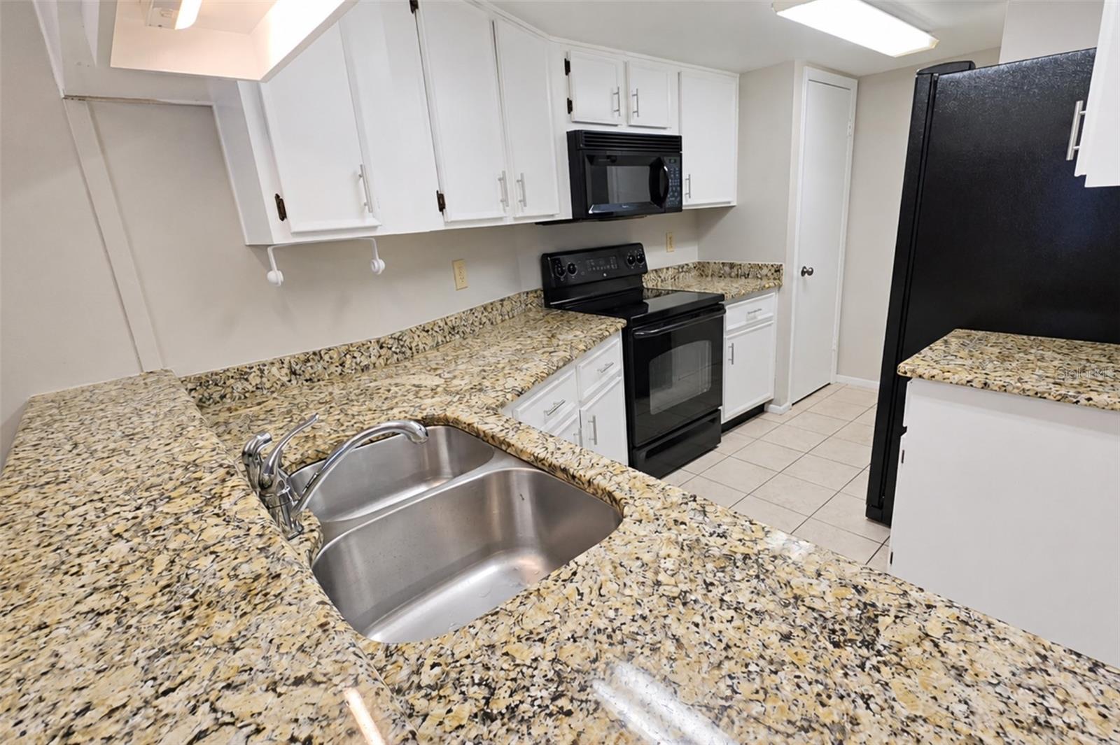 NORTH OAKS CONDO IV - Residential