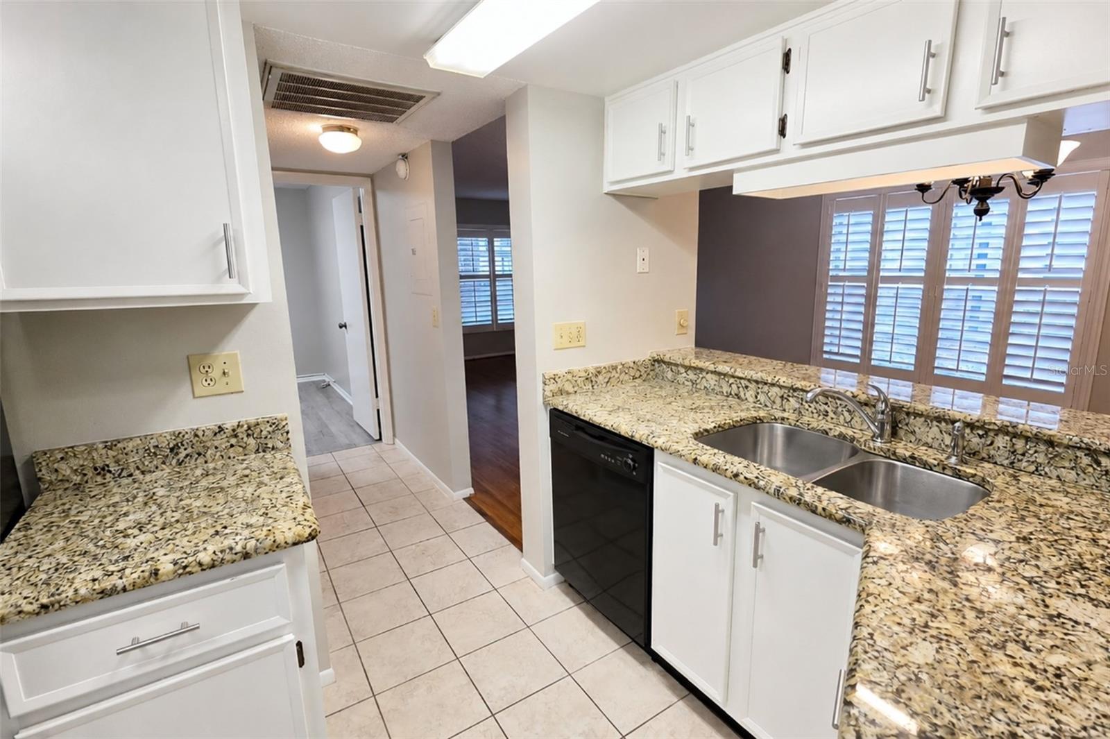 NORTH OAKS CONDO IV - Residential