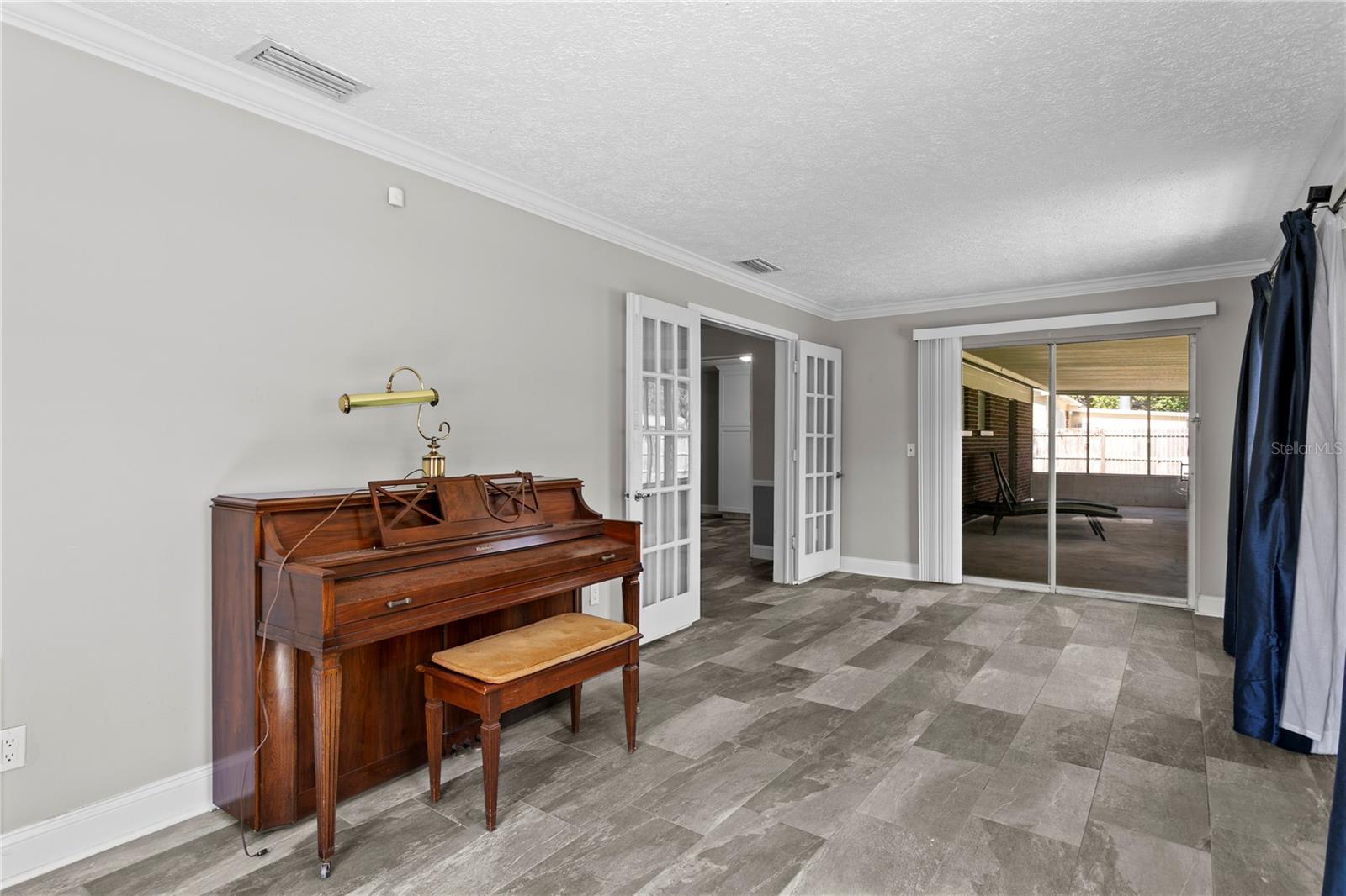 TEMPLE TERRACE ESTATES - Residential Lease