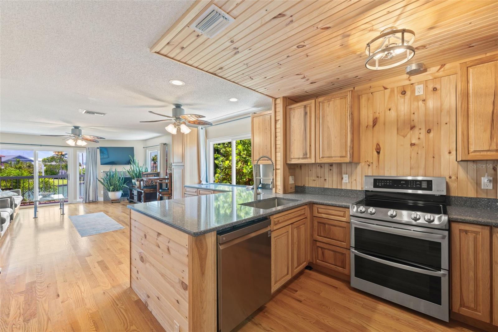 PALMS OF TIERRA - Residential