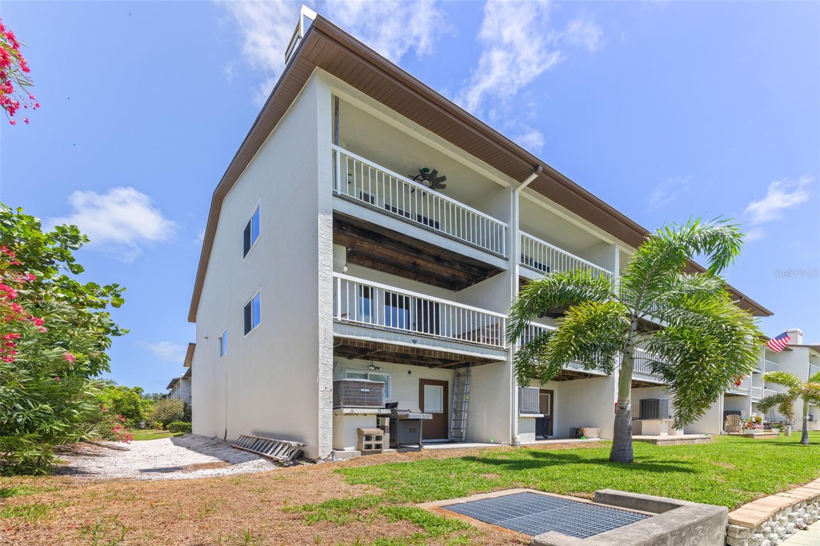 PALMS OF TIERRA - Residential