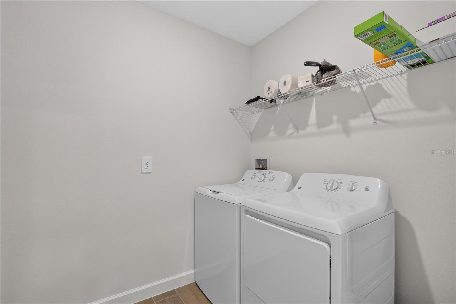 NEW PORT CORNERS PH 1B-1 - Residential Lease