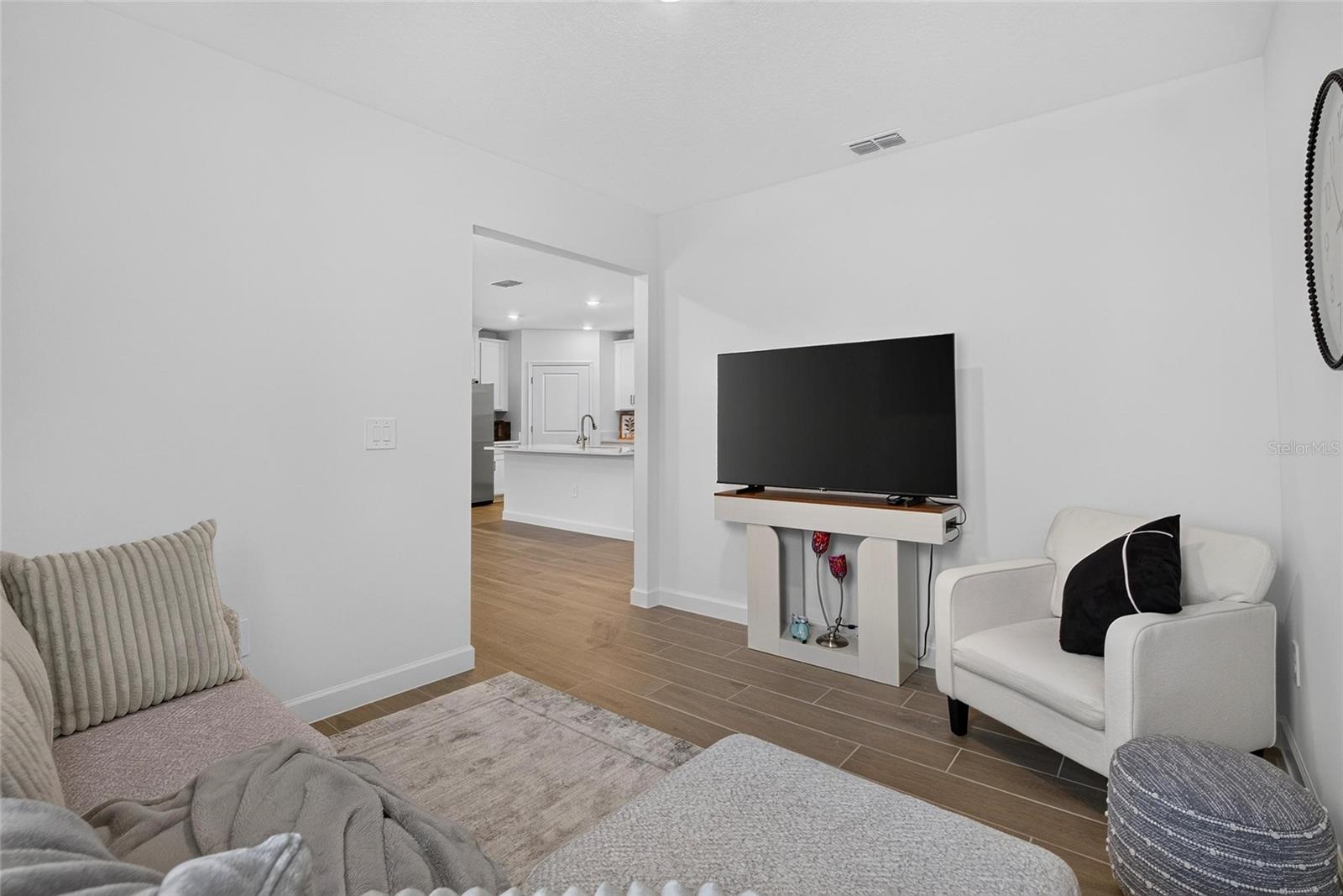 NEW PORT CORNERS PH 1B-1 - Residential Lease