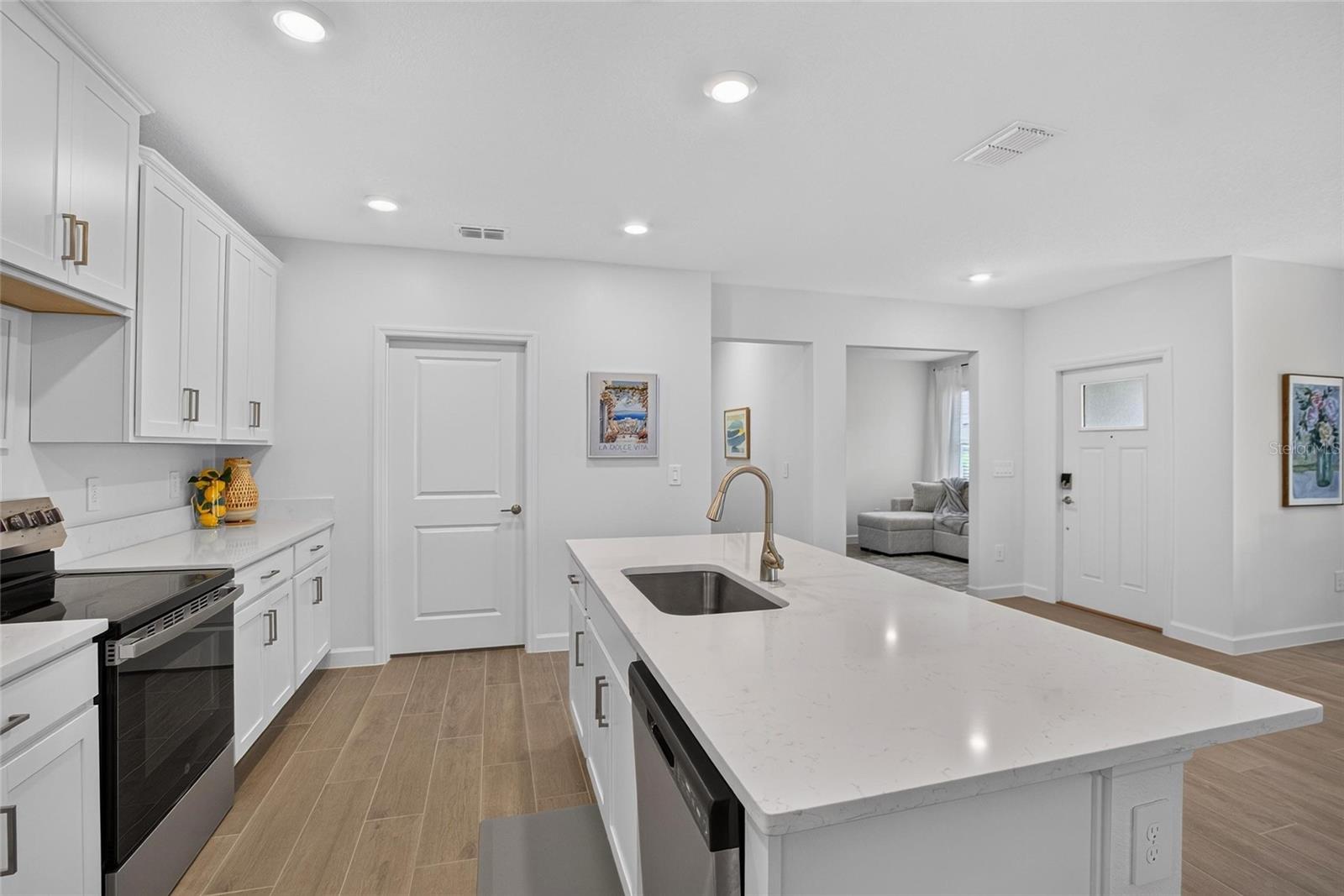 NEW PORT CORNERS PH 1B-1 - Residential Lease
