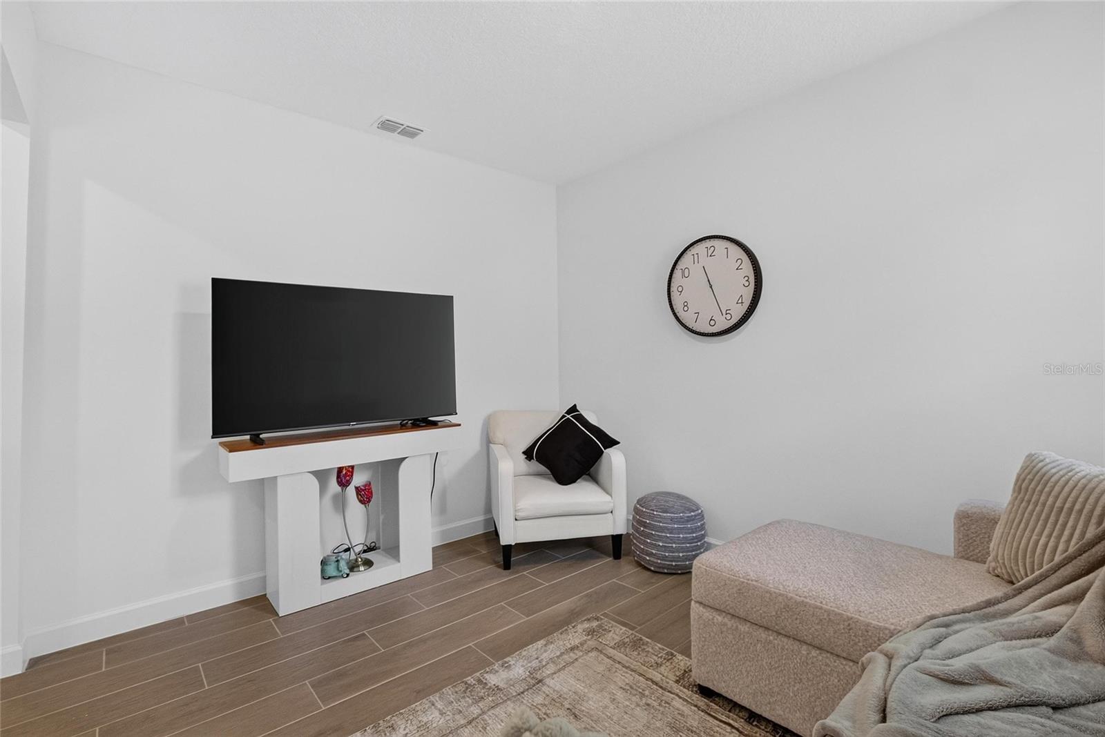 NEW PORT CORNERS PH 1B-1 - Residential Lease