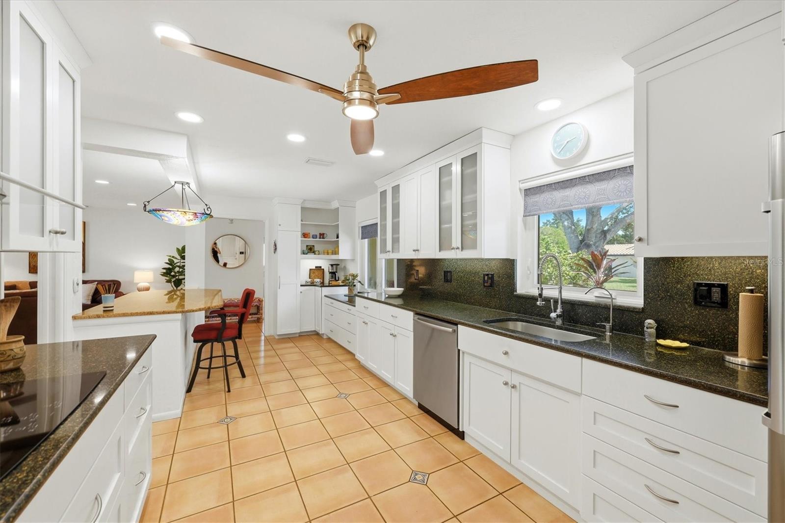 FRST LAKES COUNTRY CLUB ESTATES - Residential