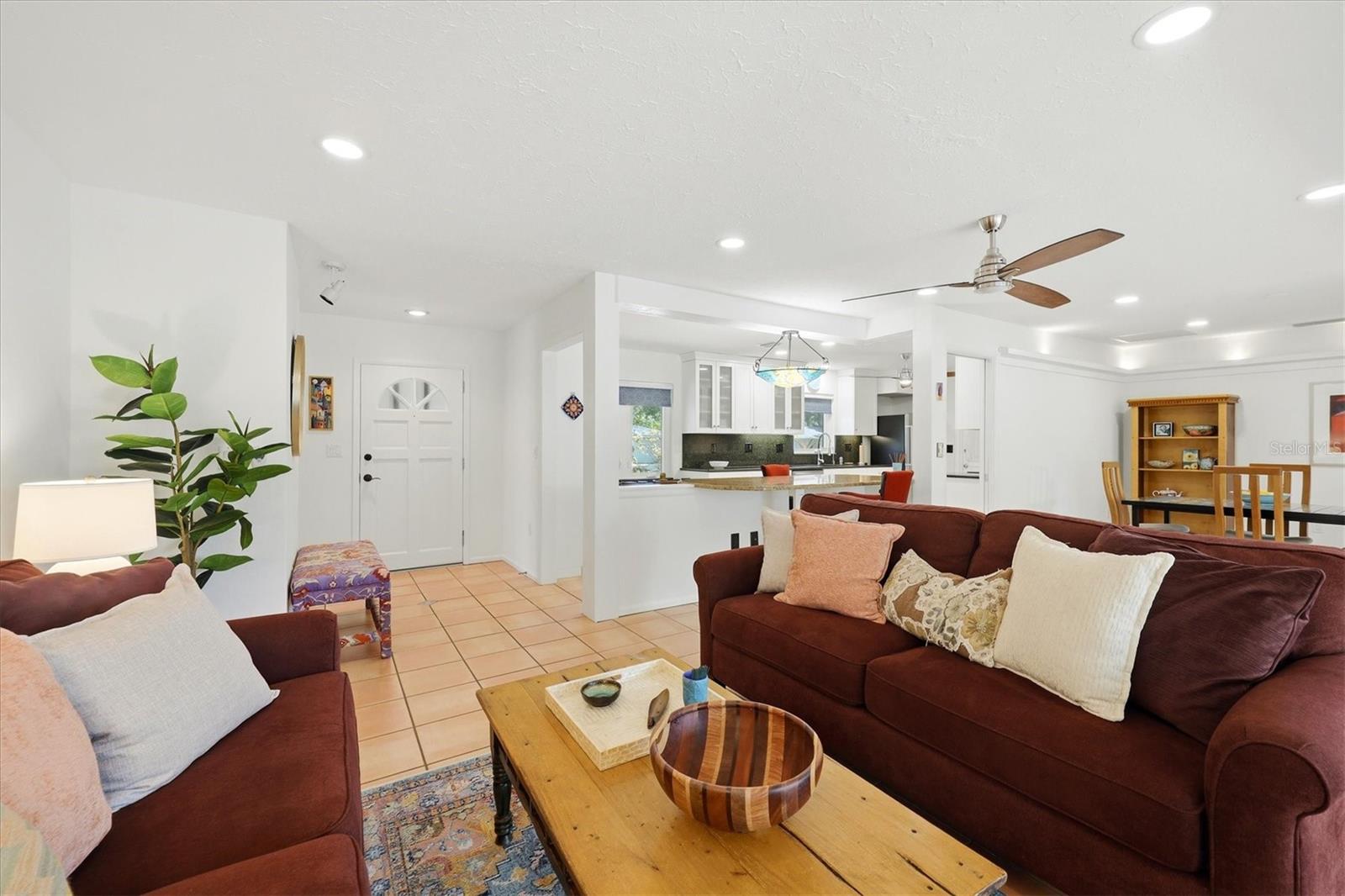 FRST LAKES COUNTRY CLUB ESTATES - Residential