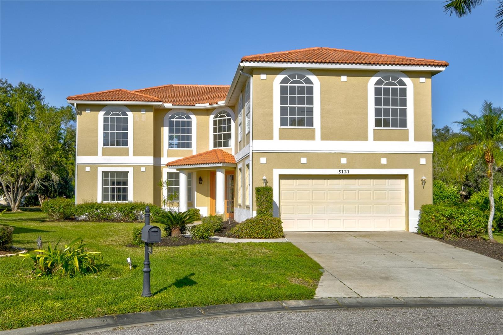 Spacious 5 bedroom in sought after Turtle Rock Community. New kitchen and upgraded laundry room and bathrooms. New flooring throughout. New upstairs AC. Large eat-in kitchen with island and adjoining family room. Primary suite has separate sitting room. This home features a 2nd floor bonus room 30 x 30. Lake views and on a private cul-de-sac location. Great family neighborhood, with nature trails, lighted tennis courts, basketball court, clubhouse, community pool, playground and canoeing trails