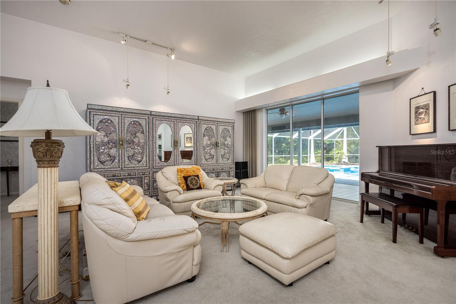 HUNTINGTON PH II - Residential