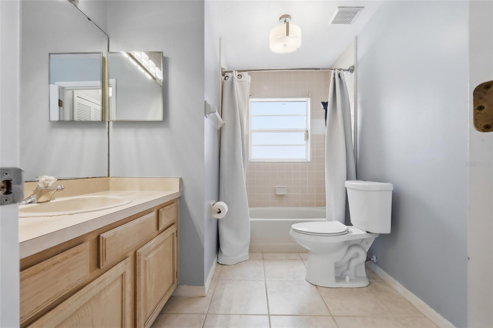 WHISPER LAKES - Residential