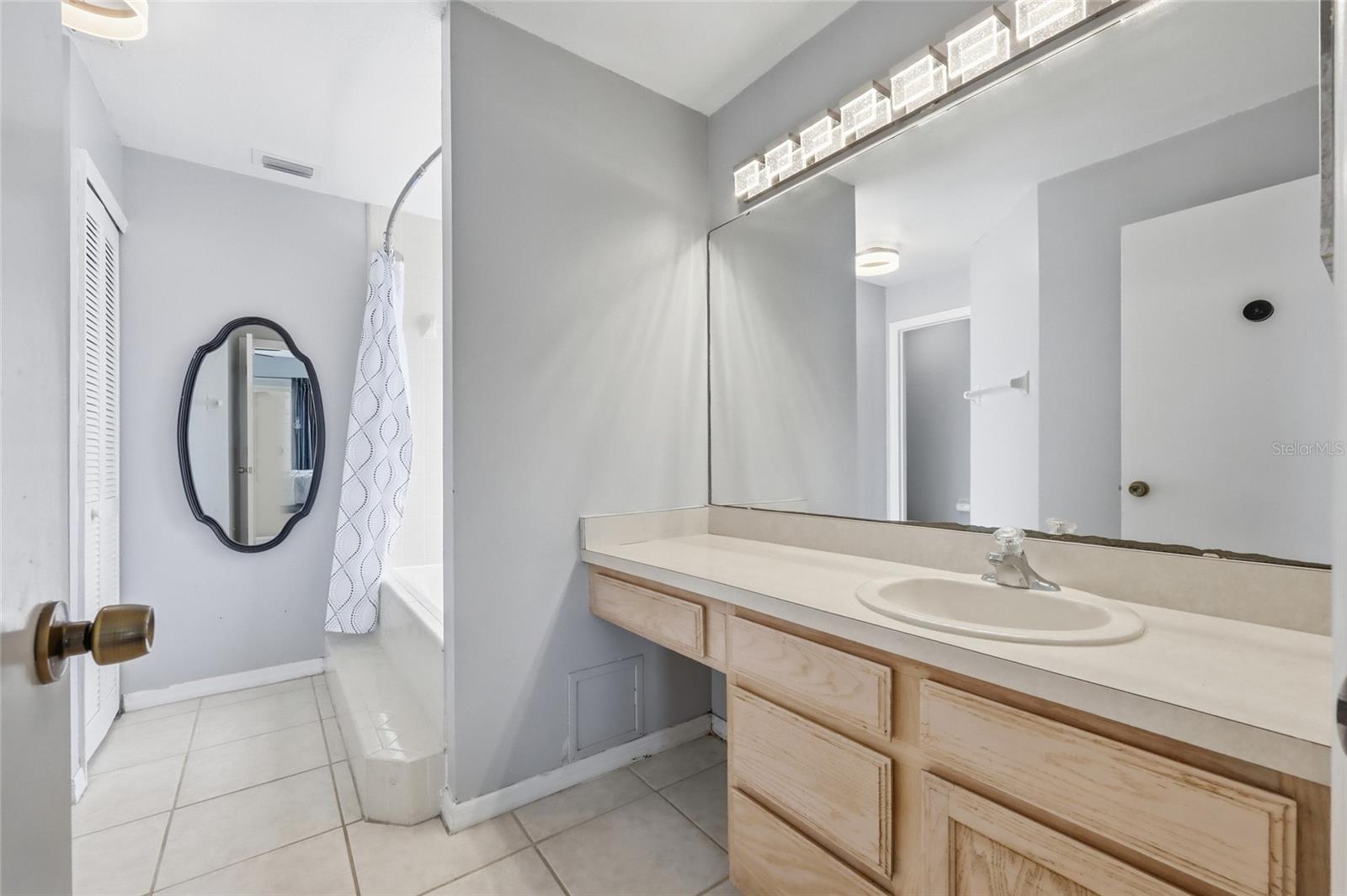 WHISPER LAKES - Residential