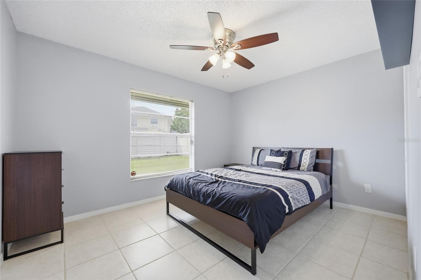 WHISPER LAKES - Residential