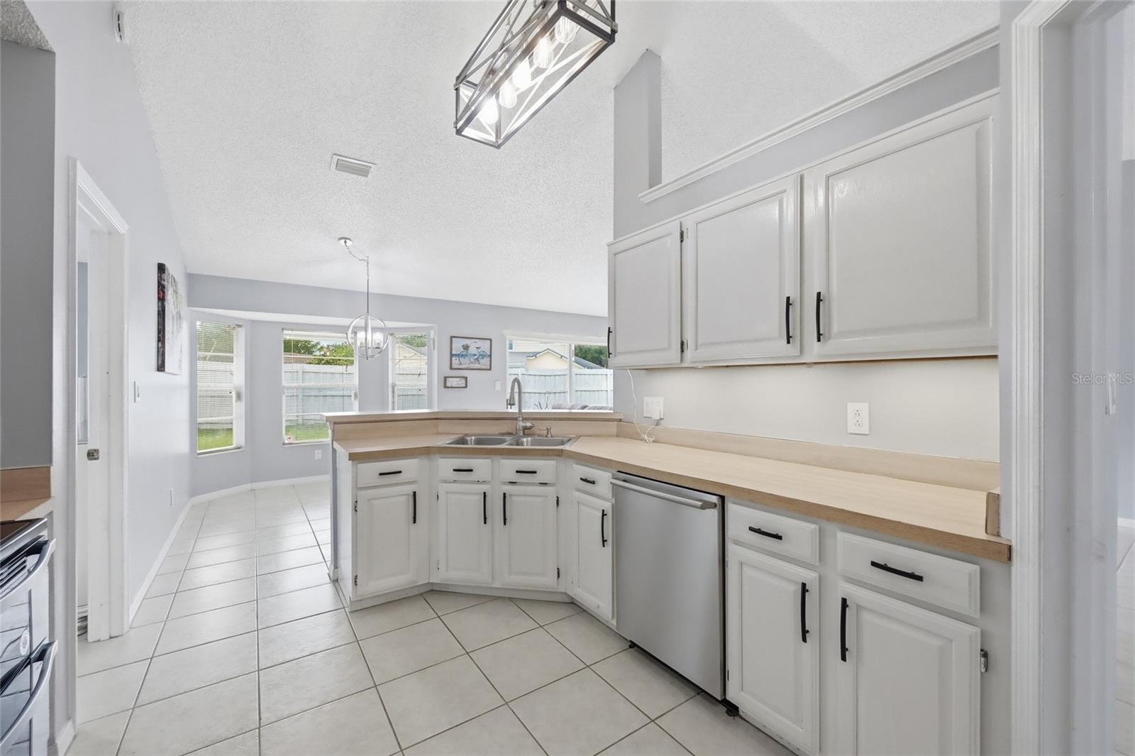 WHISPER LAKES - Residential