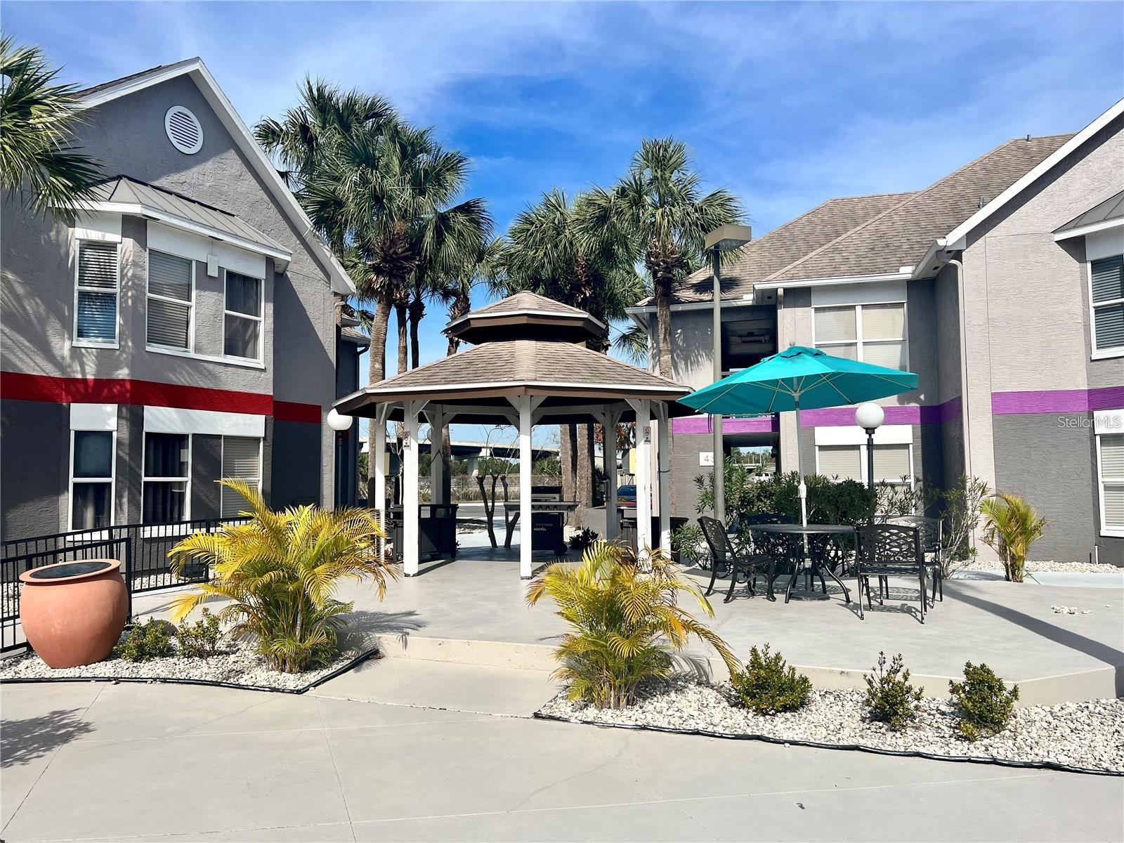 PARKWAY PALMS RSRT MAINGATE - Residential