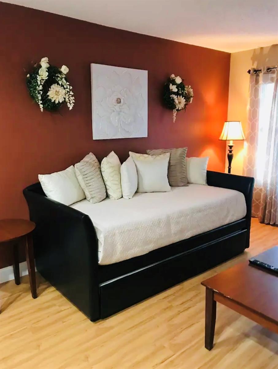 PARKWAY PALMS RSRT MAINGATE - Residential