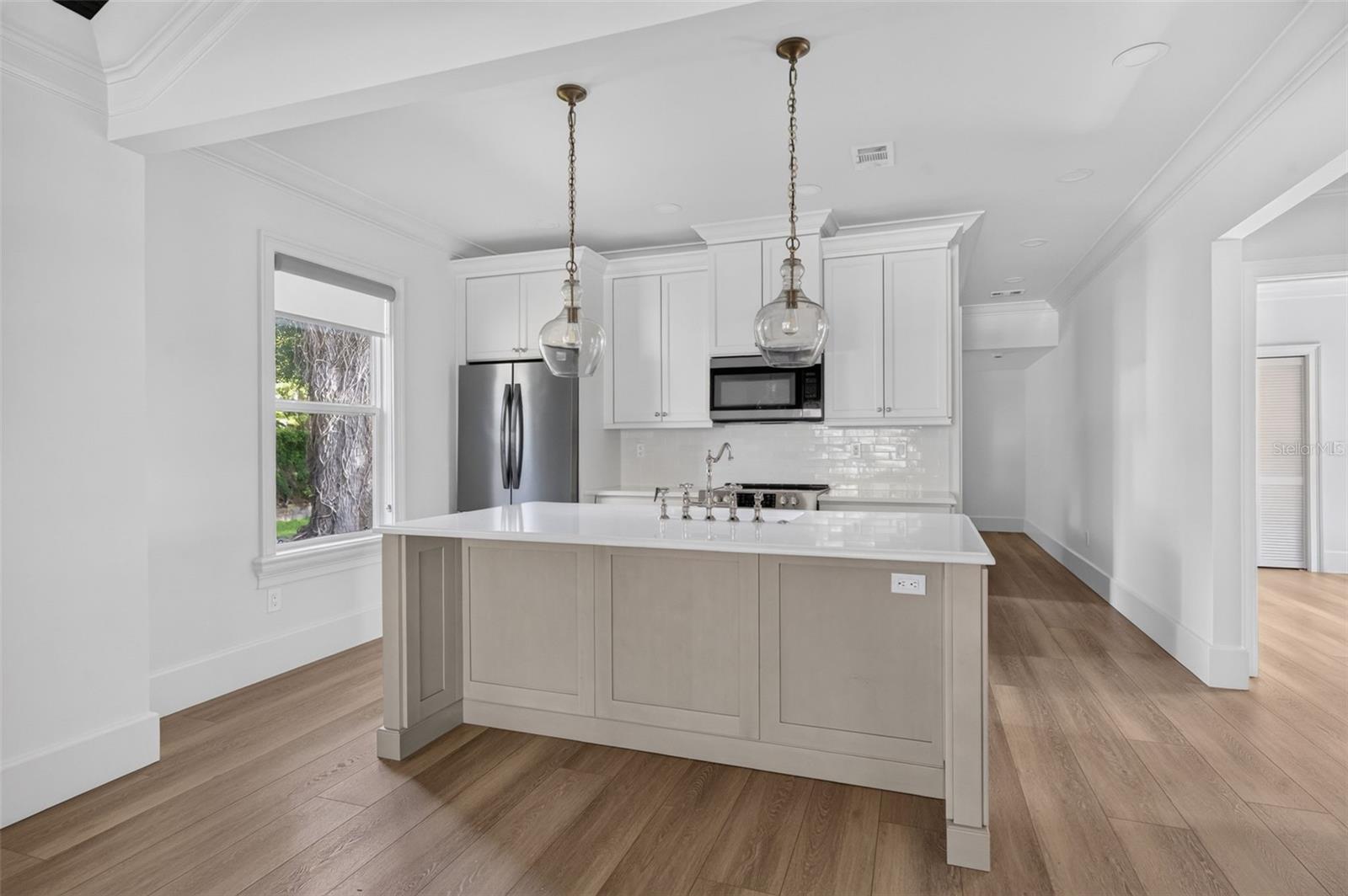 COLONIAL PARK SUB - Residential Lease