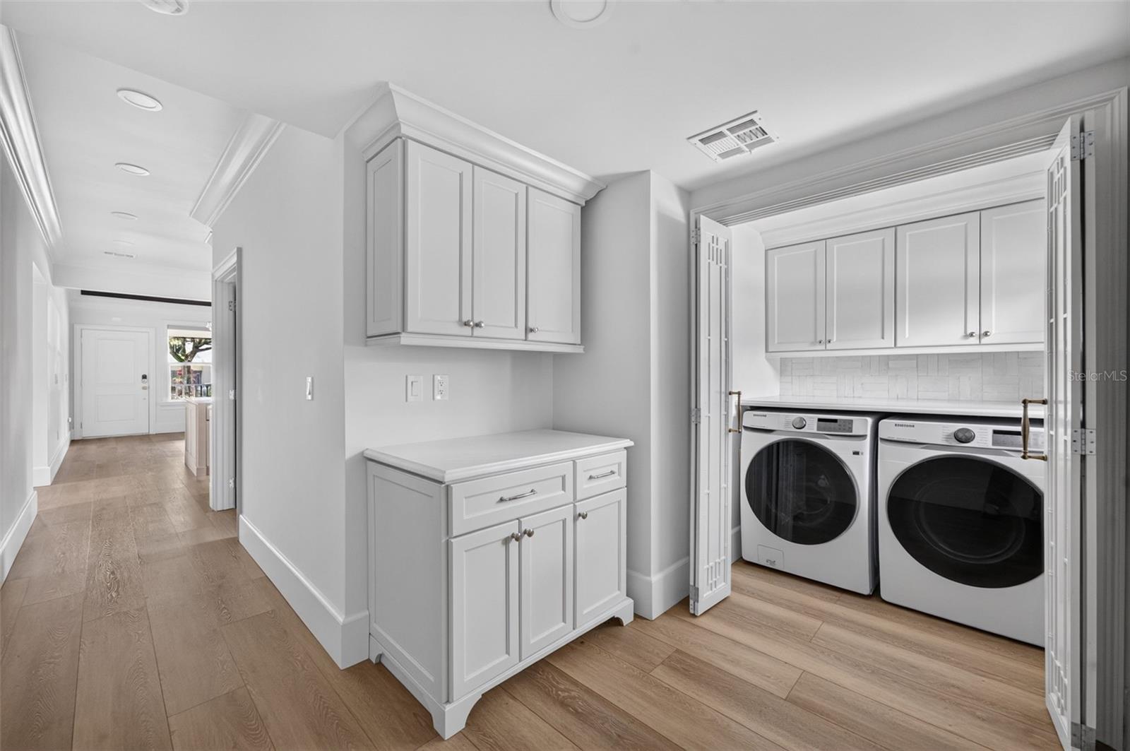 COLONIAL PARK SUB - Residential Lease