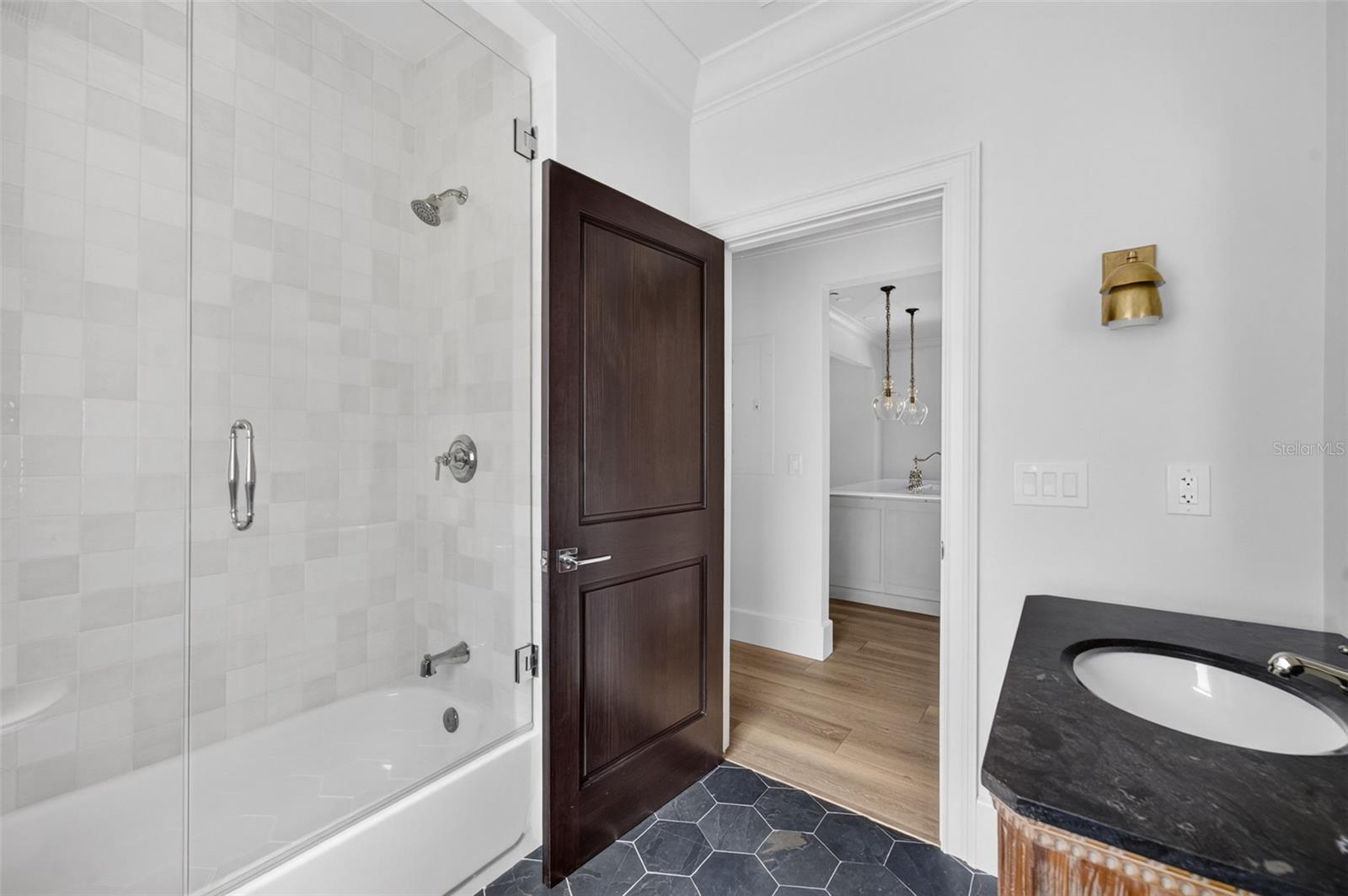 COLONIAL PARK SUB - Residential Lease