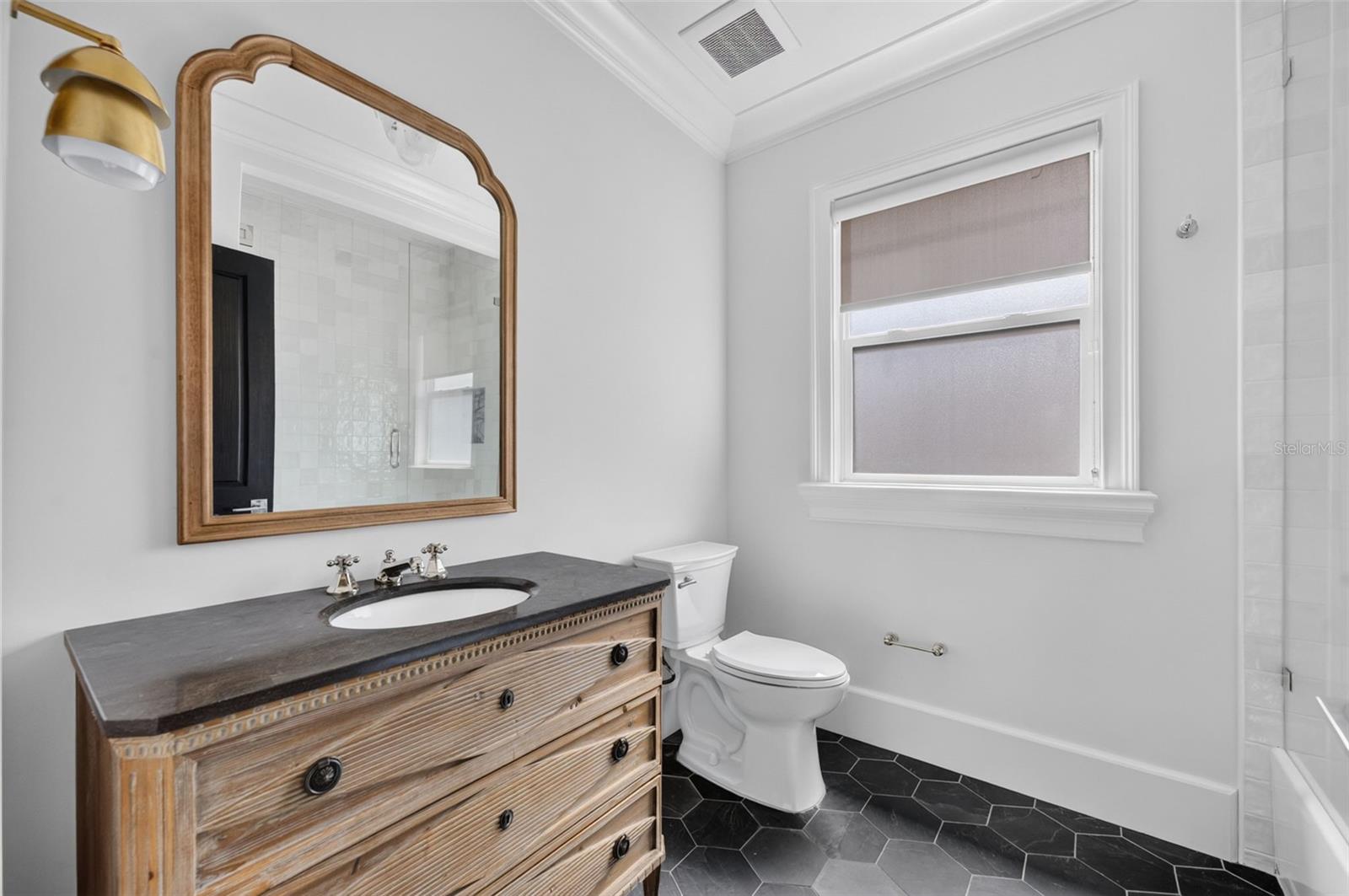 COLONIAL PARK SUB - Residential Lease