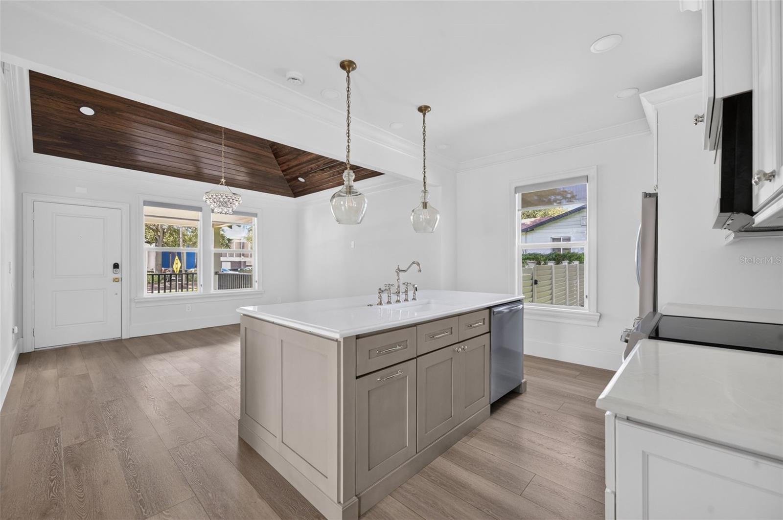 COLONIAL PARK SUB - Residential Lease
