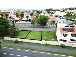 Build the townhouse of your dreams on this exceptional lot. Two lots combined into one, 400 square meters.

Don’t miss this incredible opportunity to create a custom-designed home tailored to your lifestyle. Located in a desirable area, this lot offers the perfect setting for comfort, style, and modern living. Whether you’re envisioning a cozy retreat or a spacious contemporary townhouse, this is your chance to bring your vision to life. Your dream home starts here!