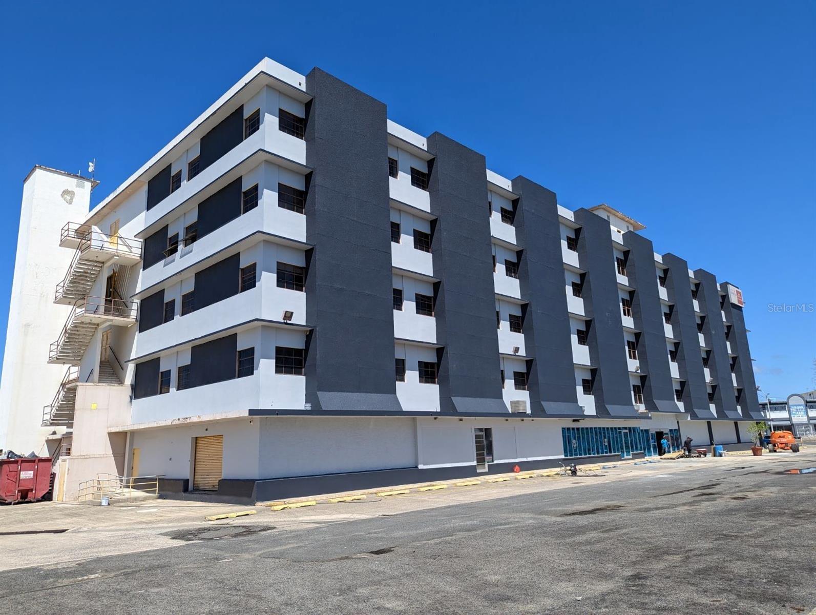 BARBOSA 602 - Commercial Sale