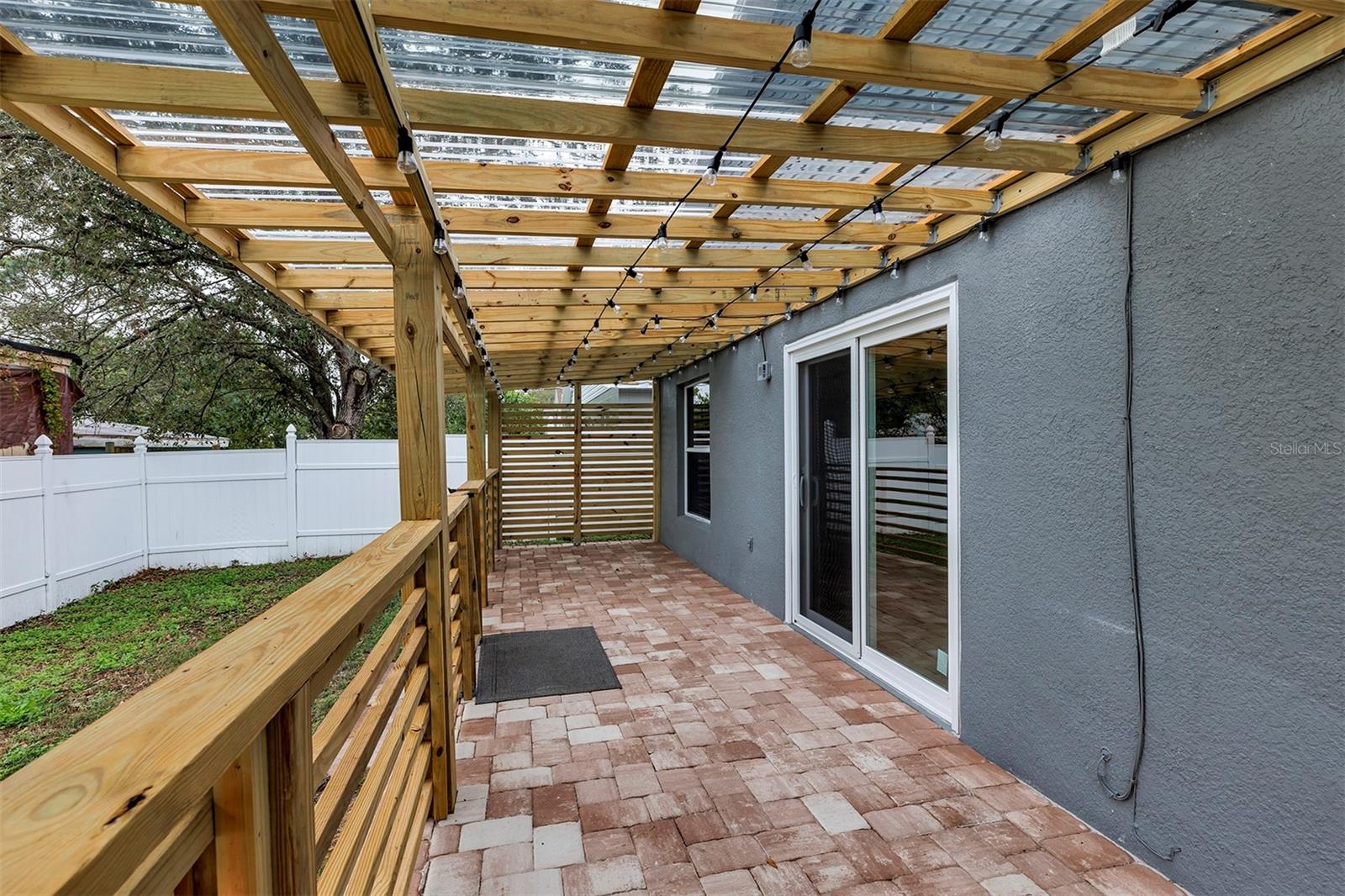 PINE RIDGE HOLLOW EAST PH 02 - Residential Lease