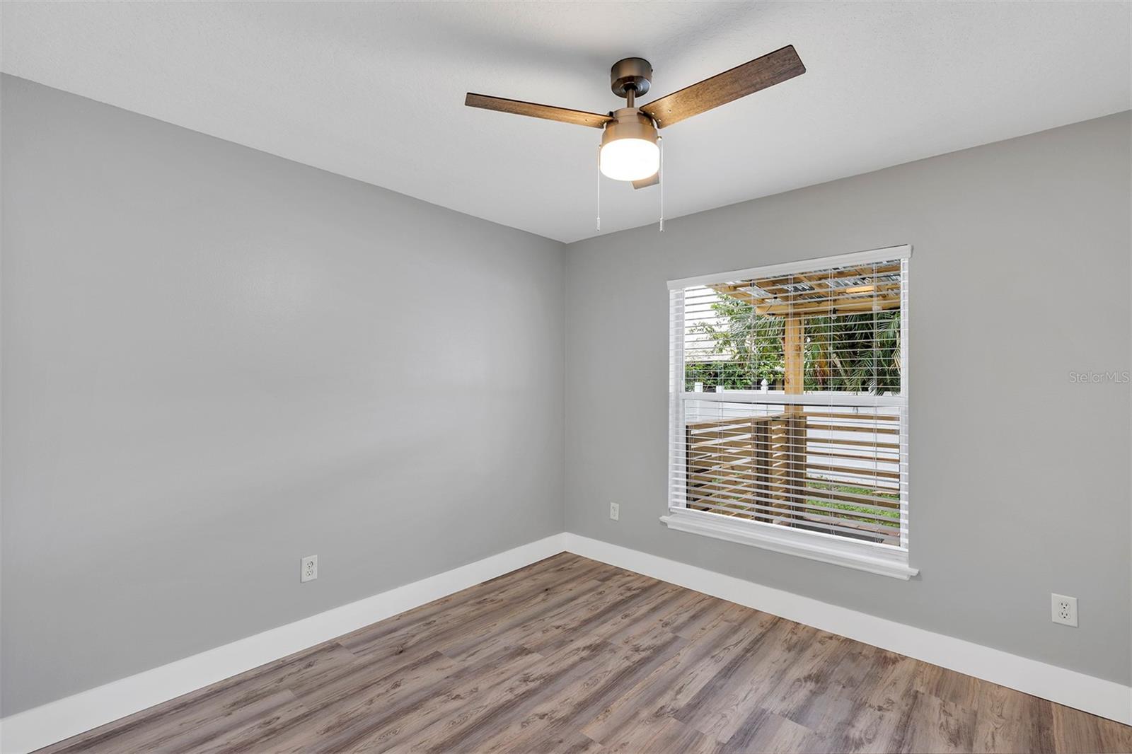 PINE RIDGE HOLLOW EAST PH 02 - Residential Lease