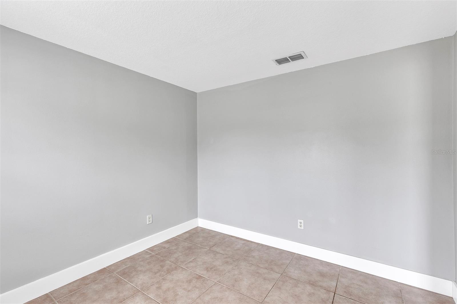 PINE RIDGE HOLLOW EAST PH 02 - Residential Lease